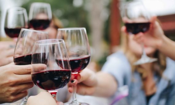wattwines-wine-glass-cheers